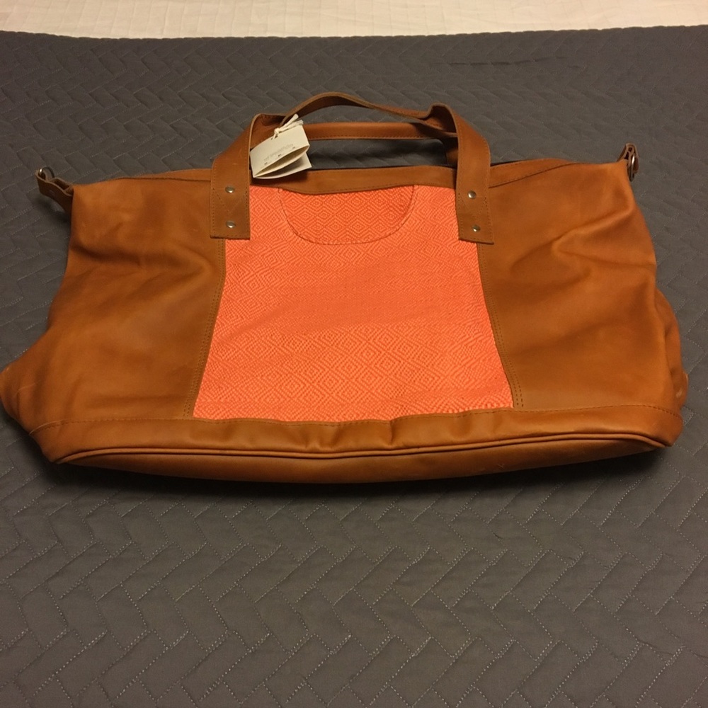 Nena & Co. Artisan Sunset Weekender!